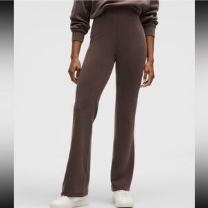 Lululemon women’s ribbed softstreme flared pant in espresso shade. Size 4. NWT